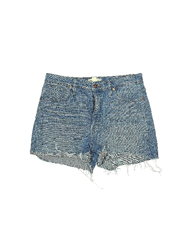 Denim Shorts in Medium Wash