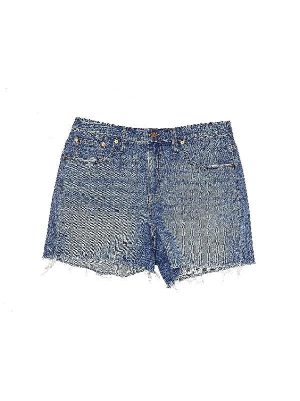 Denim Shorts in Medium Wash