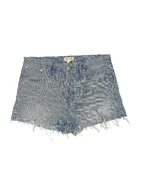 Denim Shorts in Medium Wash