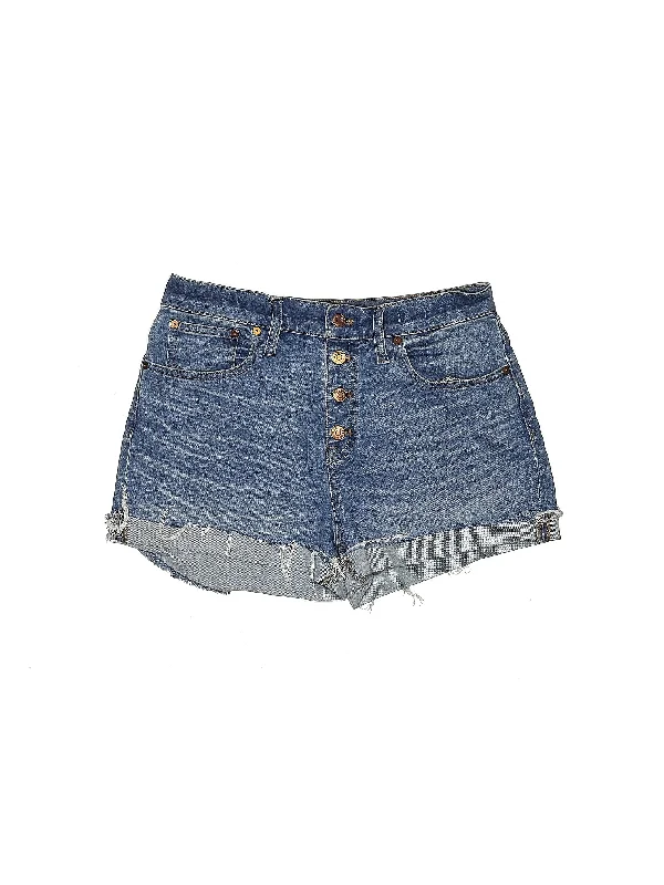 Denim Shorts in Medium Wash