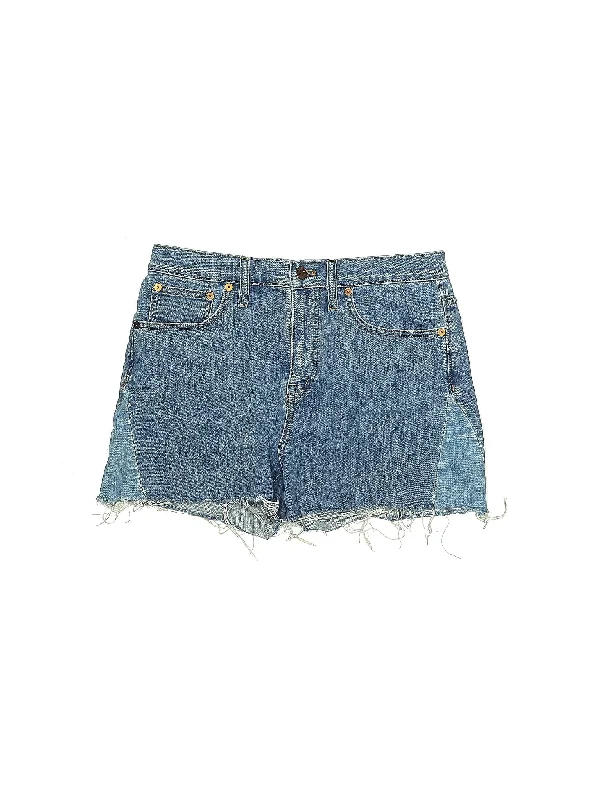 Denim Shorts in Medium Wash