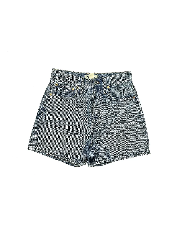 Denim Shorts in Medium Wash