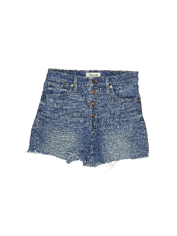 Denim Shorts in Medium Wash