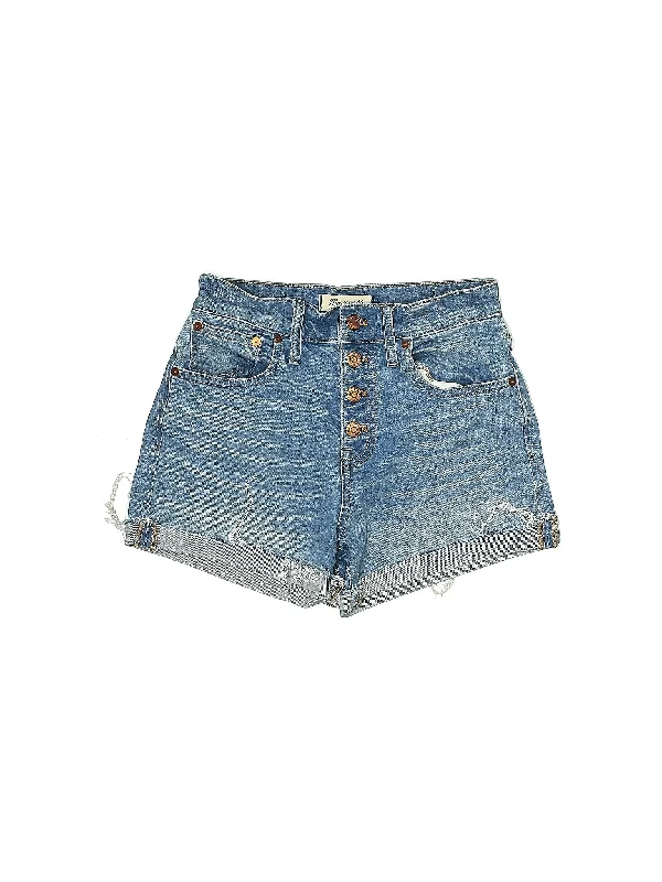 Low-Rise Denim Shorts in Medium Wash