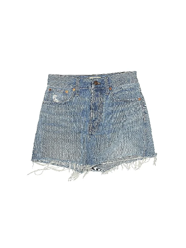 Mid-Rise Denim Shorts in Medium Wash